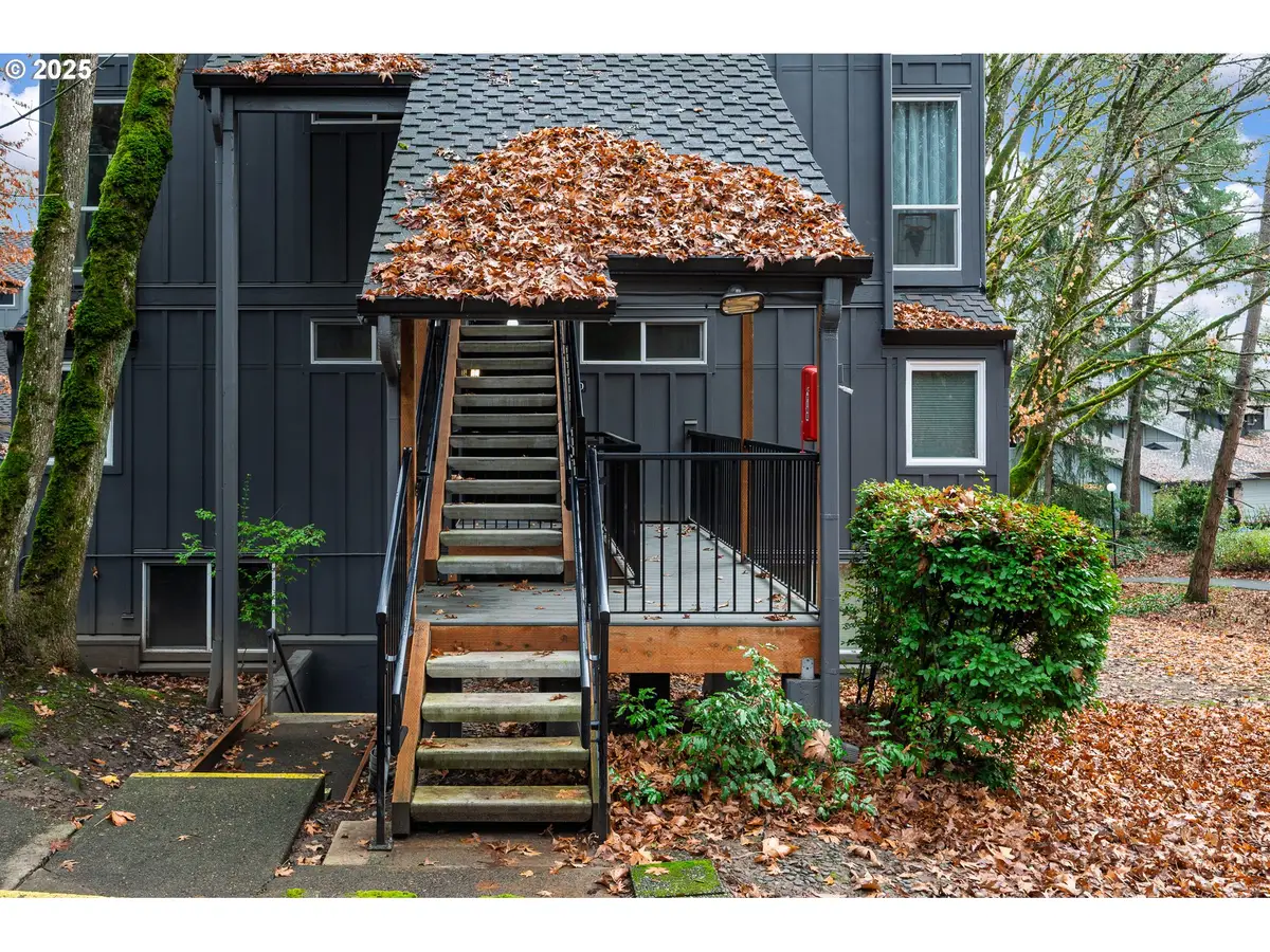 100 Kerr Pkwy #19, Lake Oswego, OR 97035 - Image #1