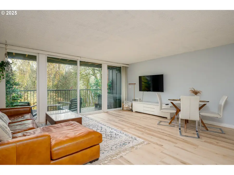 100 Kerr Pkwy #19, Lake Oswego, OR 97035 - Image #2