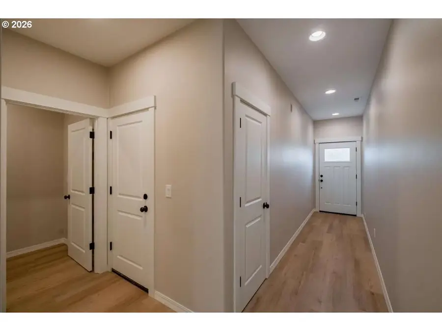 480 S Pine St, Canby, OR 97013 - #3