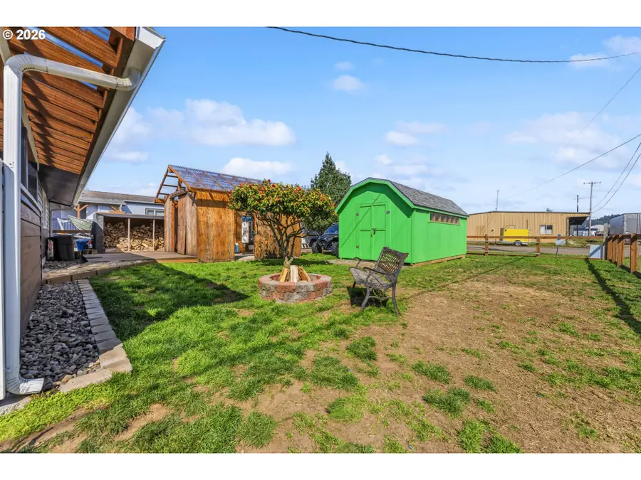 610 Park Ave, Lakeside, OR 97449 - #3