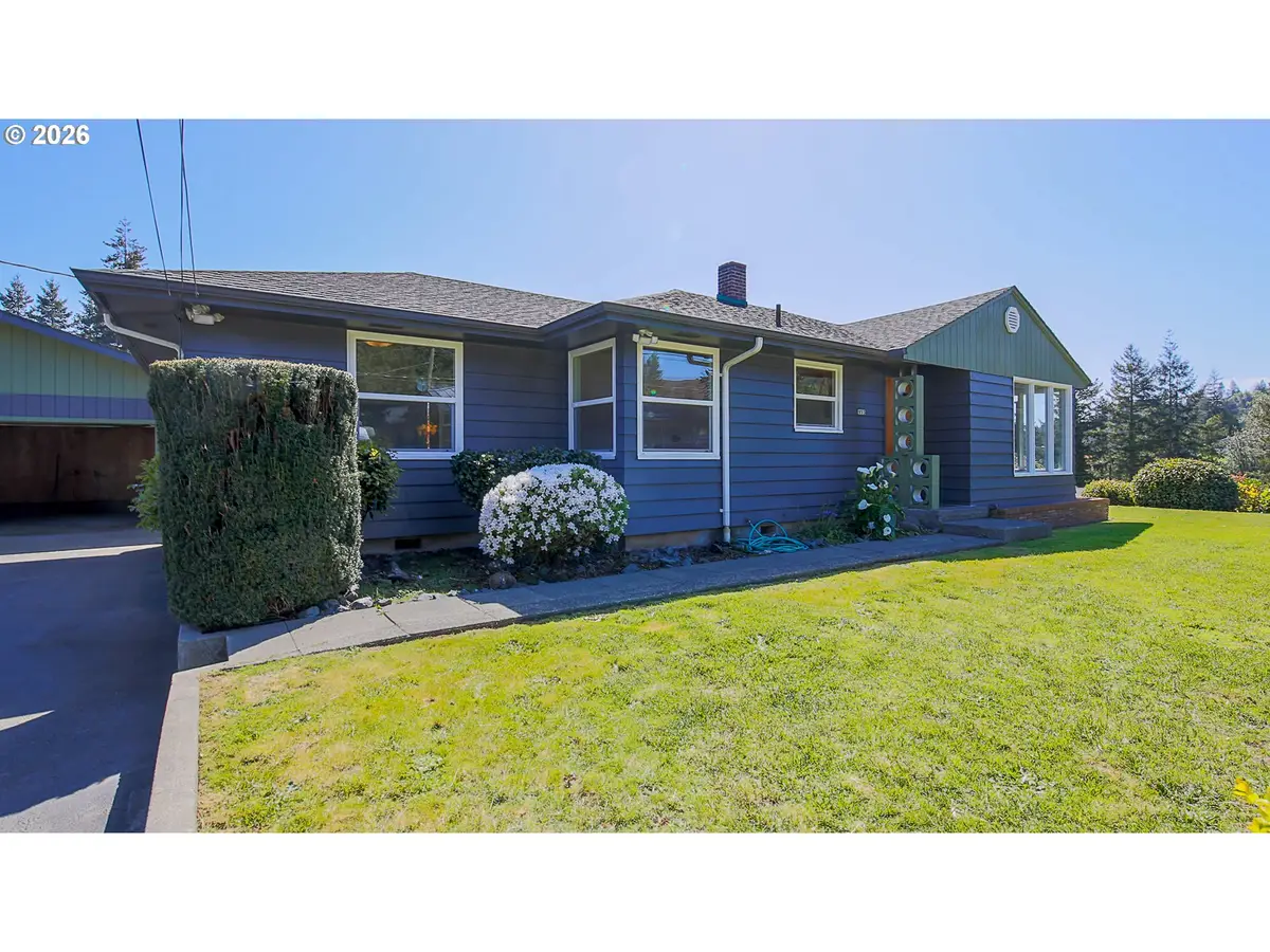 853 W 15th St, Coquille, OR 97423 - #1