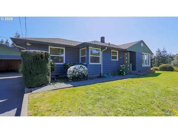 853 W 15th St, Coquille, OR 97423