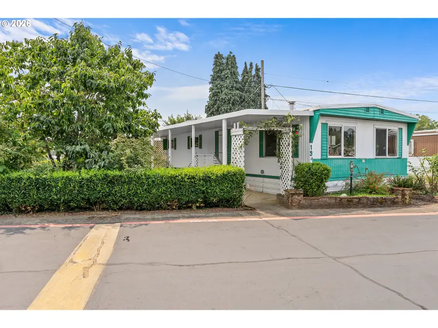 8951 SE Fuller Rd, Northwest Clackamas, OR 97086 - #2
