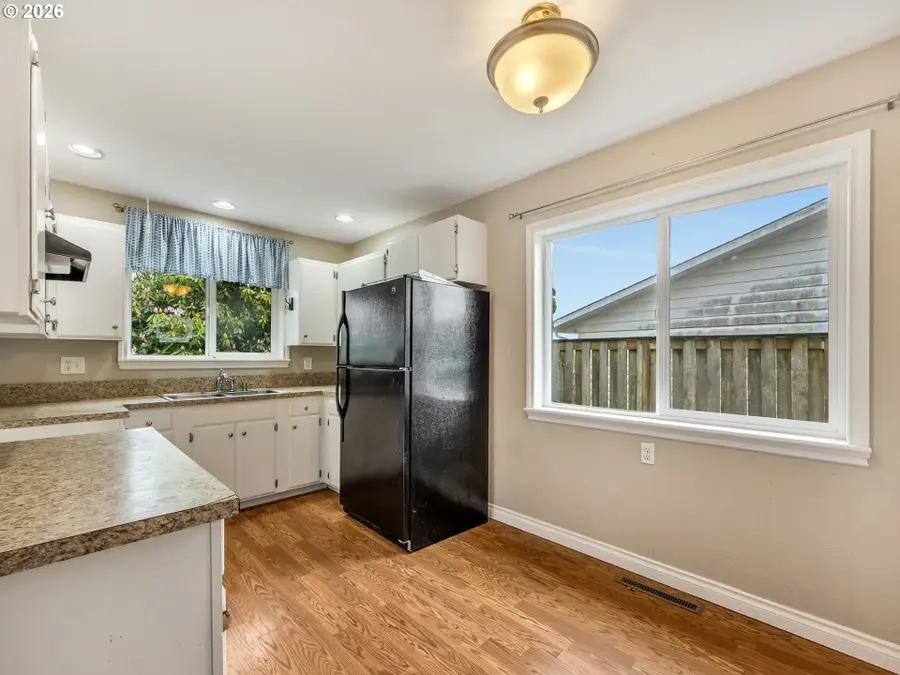 1460 4th St, Astoria, OR 97103 - #2