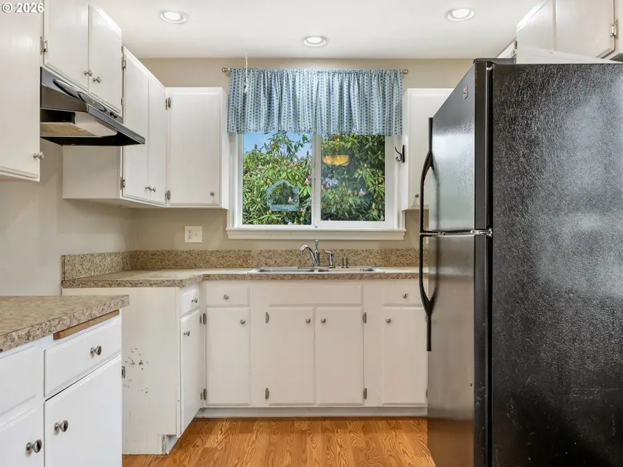 1460 4th St, Astoria, OR 97103 - #3
