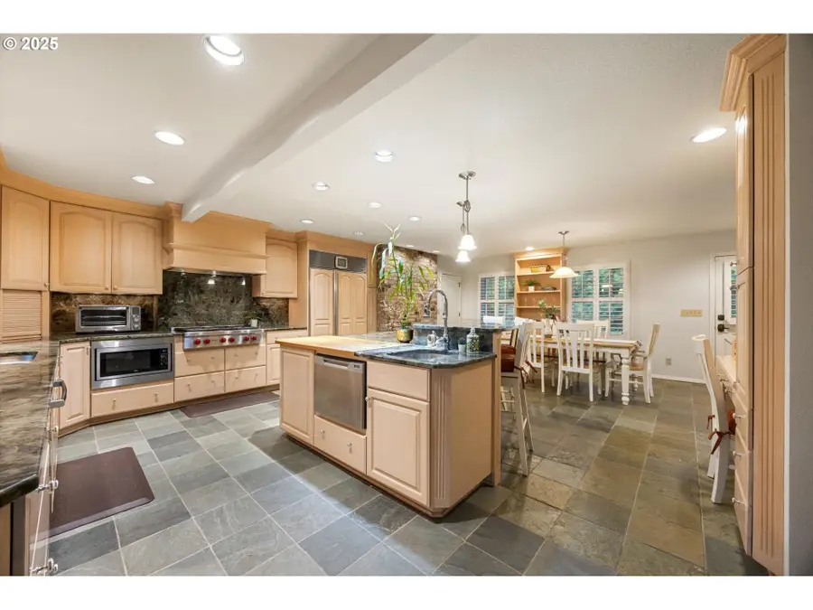 541 SW Ashdown Cir, Stafford, OR 97068 - Image #3