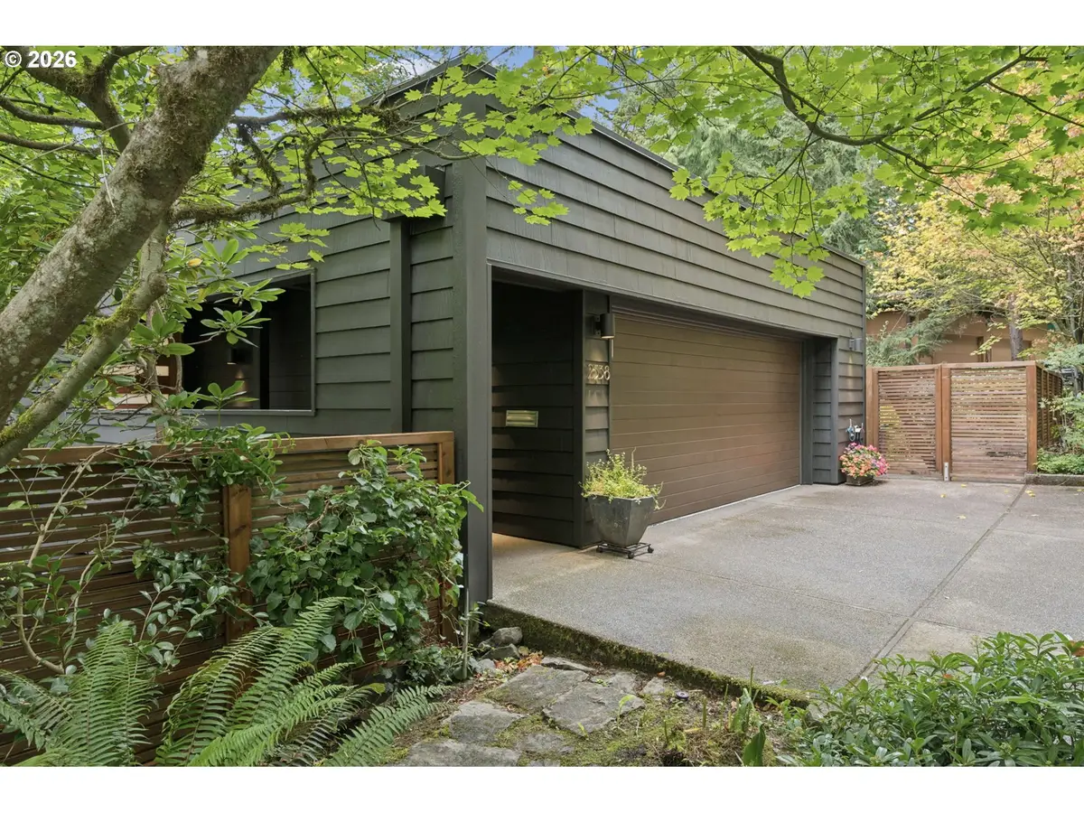 2538 SW Sherwood Dr, Portland, OR 97201 - #1