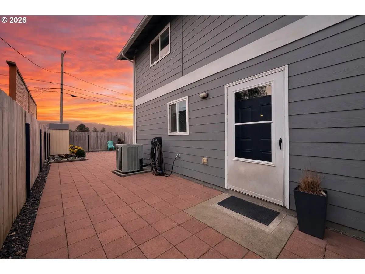325 Matot St #B, Brookings, OR 97415 - #1