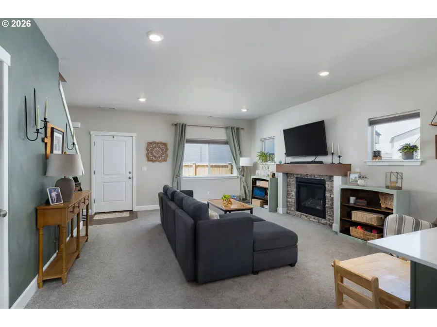 3400 NW 11th Ct, Redmond, OR 97756 - #2