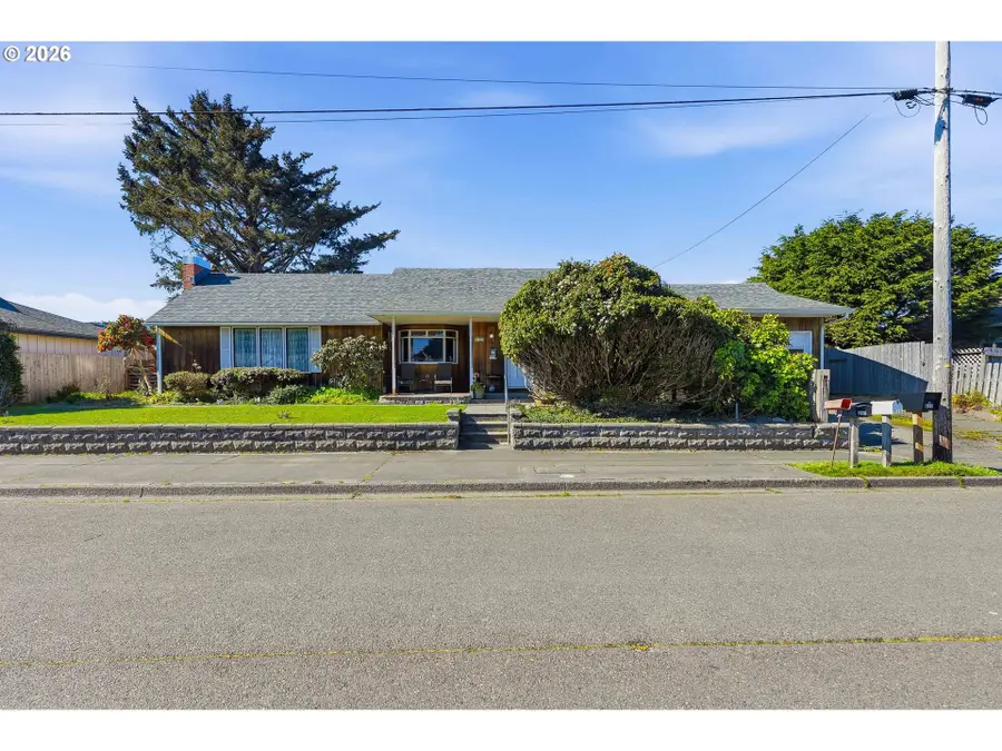 650 Franklin Ave, Bandon, OR 97411 - #3
