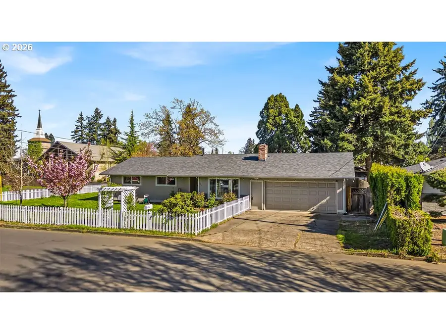 821 Johnson St, Woodburn, OR 97071 - #3