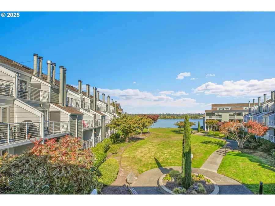 223 N Hayden Bay Dr, Portland, OR 97217 - Image #2