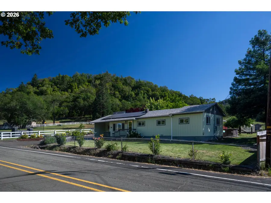 695 Glengary Loop Rd, Roseburg, OR 97470 - #2