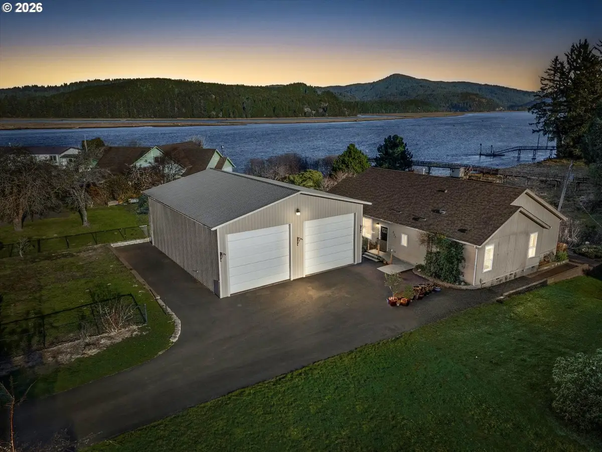 955 SE River View Ln, Waldport, OR 97394 - Image #1