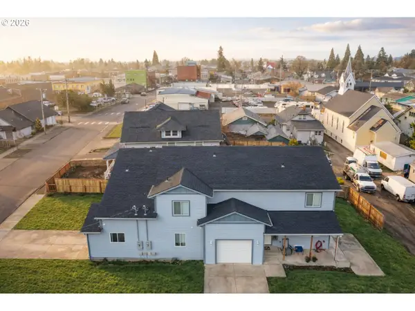 301 S Drake St, Silverton, OR 97381