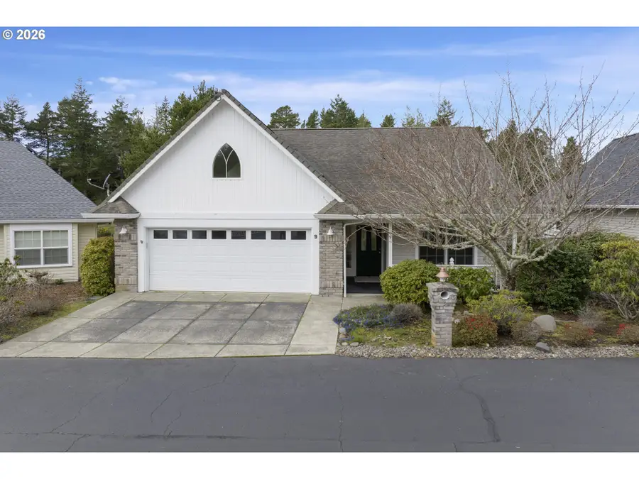 9 Waterford Downs, Florence, OR 97439 - #2