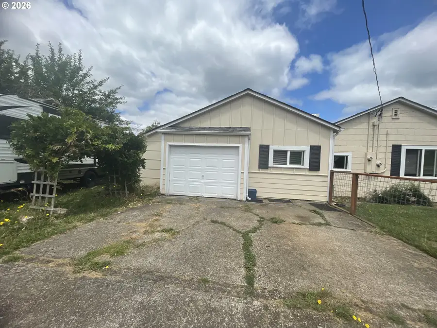 914 4th Ave, Sweet Home, OR 97386 - #2
