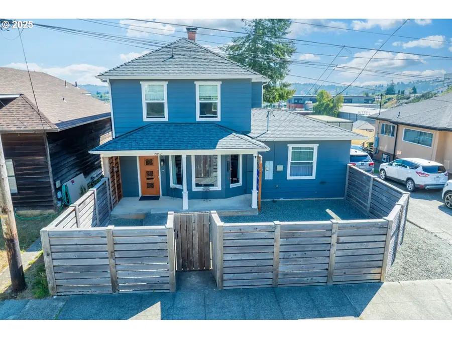 662 S 11th St, Coos Bay, OR 97420 - #2