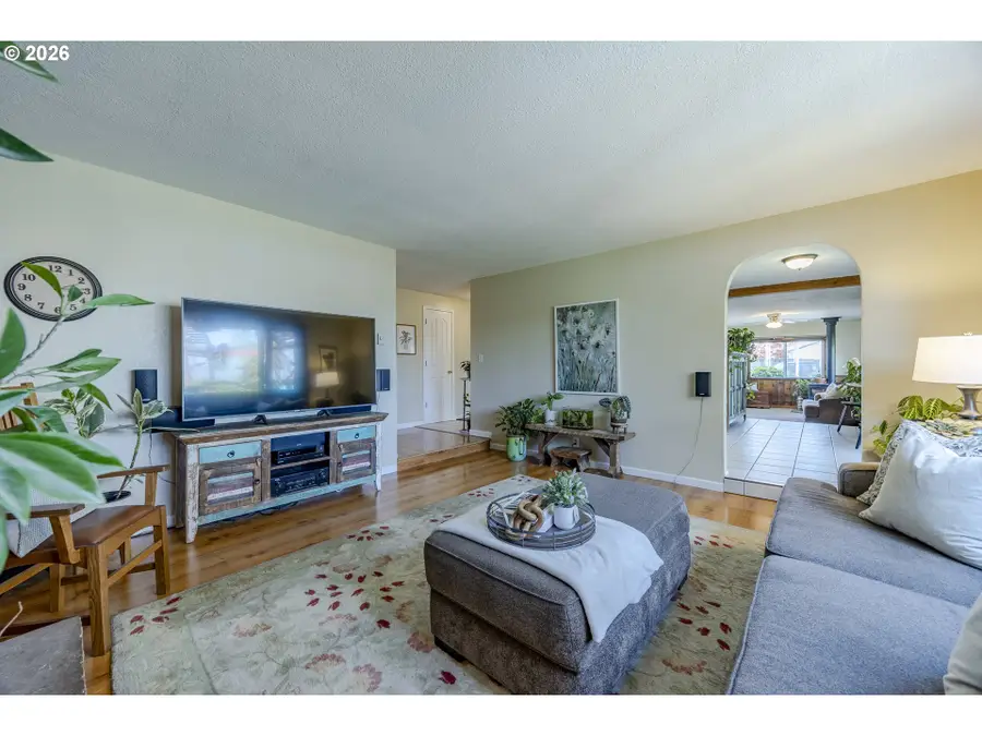 1116 Pleasant St, Springfield, OR 97477 - #3