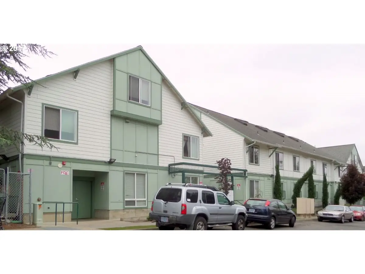 12026 SE Ash St, Portland, OR 97216 - Image #1