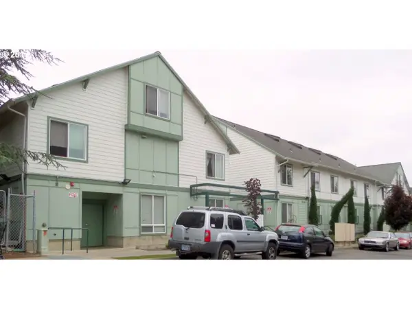 12026 SE Ash St, Portland, OR 97216