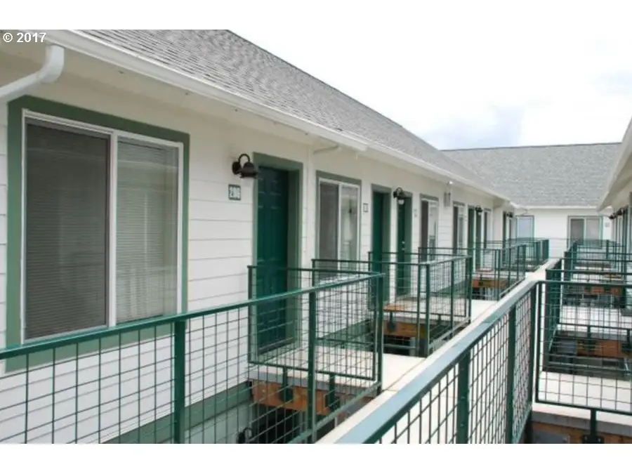 12026 SE Ash St, Portland, OR 97216 - Image #3