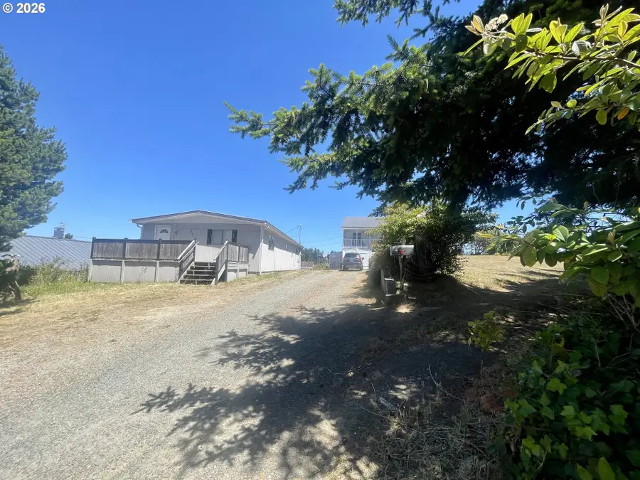 2519 Everett Ave, North Bend, OR 97459 - #2