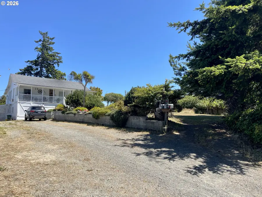 2519 Everett Ave, North Bend, OR 97459 - #3