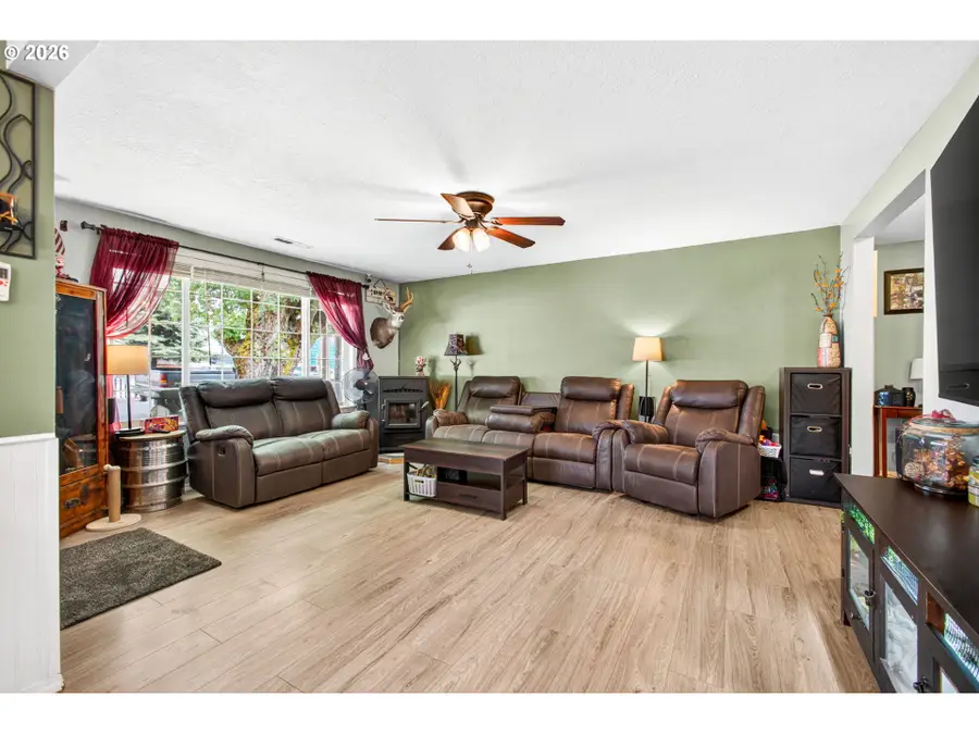 924 7th Ave, Sweet Home, OR 97386 - #2