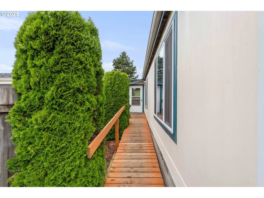 235 1st Ave, Coos Bay, OR 97420 - Image #3