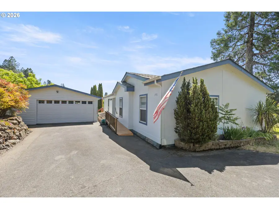 1971 E Sixth Ave, Sutherlin, OR 97479 - #2