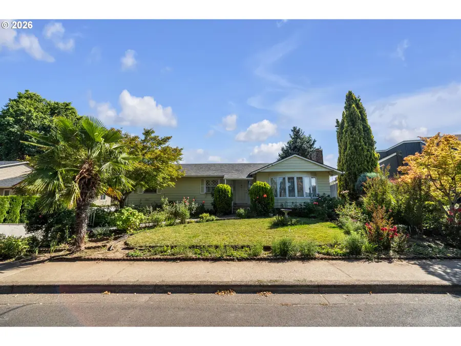 670 Smith Dr, Woodburn, OR 97071 - #2