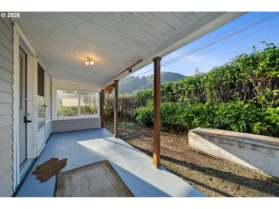 215 Cypress Ave, Garibaldi, OR 97118 - #3