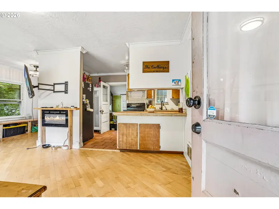 1304 NW Victoria Ave, Gresham, OR 97030 - #3
