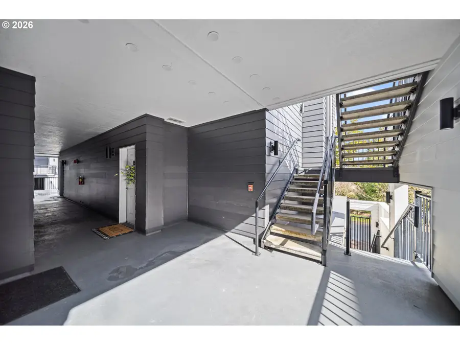 614 S Nevada St #B, Portland, OR 97219 - #2