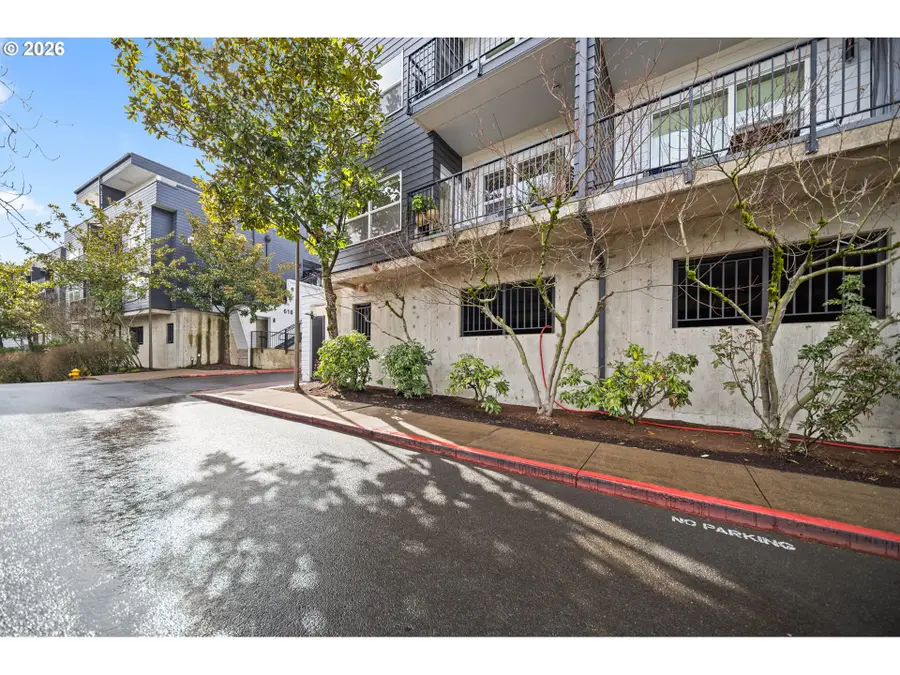 614 S Nevada St #B, Portland, OR 97219 - #3