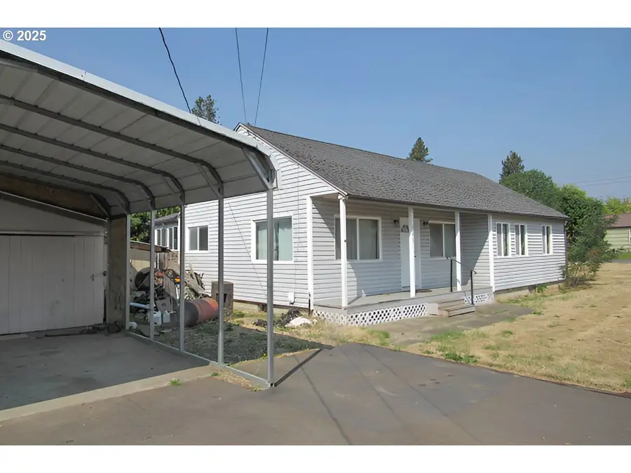 165 Robinson St, Sutherlin, OR 97479 - Image #2
