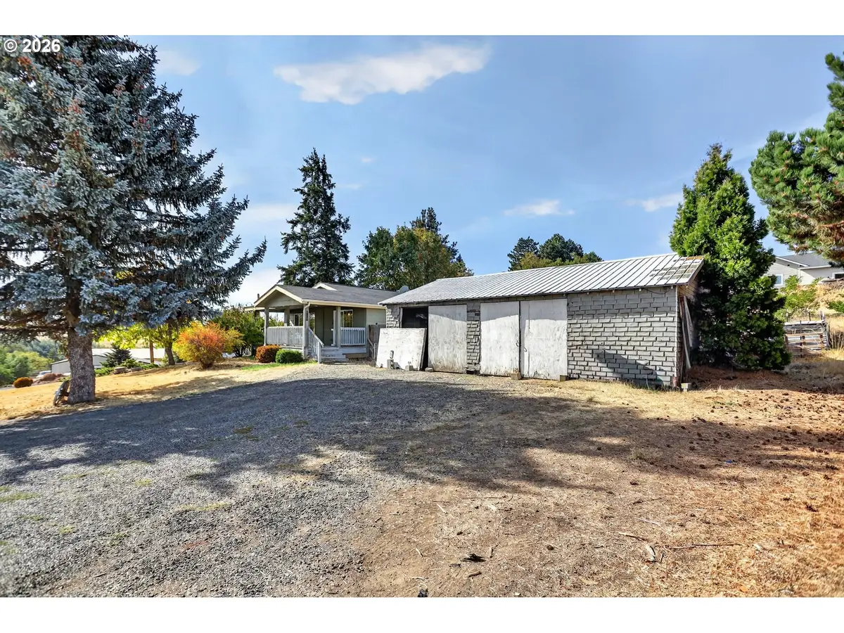402 Jefferson St, Moro, OR 97039 - #1