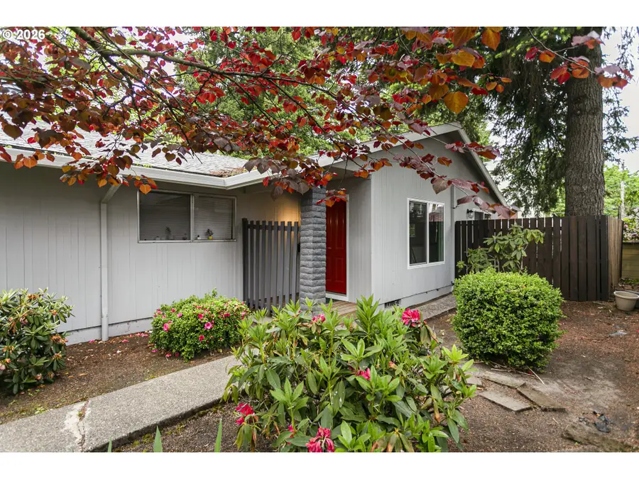 2933 NE Everett St, Portland, OR 97232 - #2