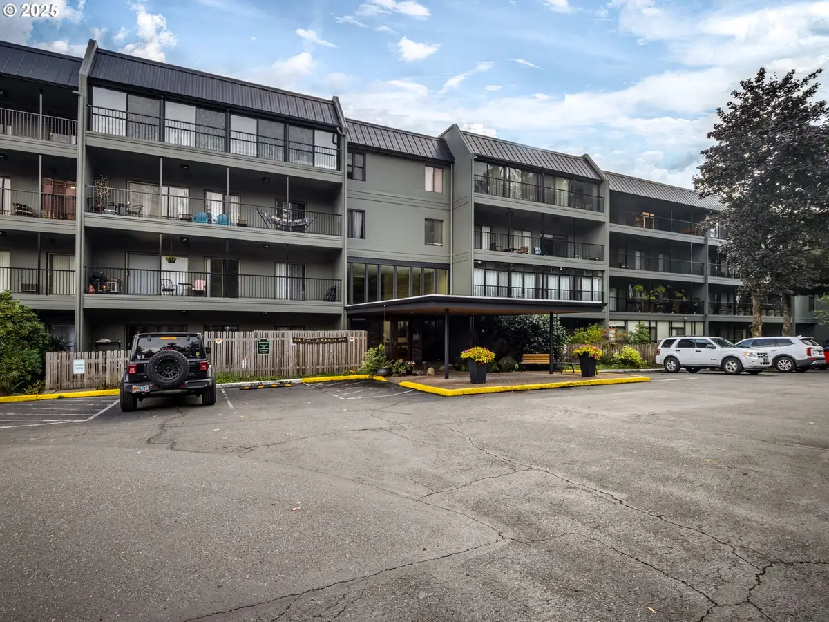 45 Eagle Crest Dr #206, Lake Oswego, OR 97035 - Image #1