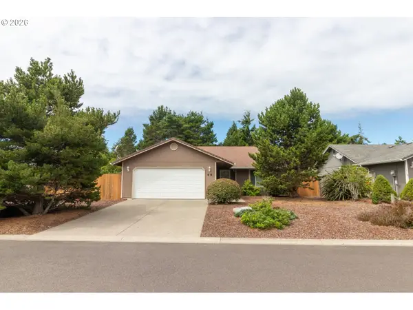49 Park Village Dr, Florence, OR 97439