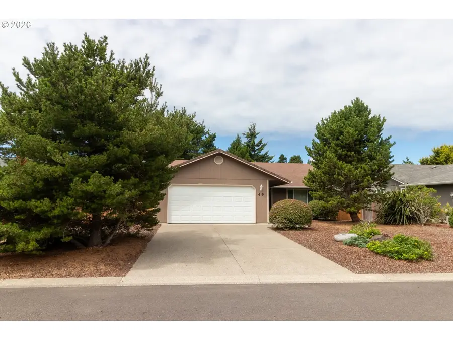 49 Park Village Dr, Florence, OR 97439 - #3