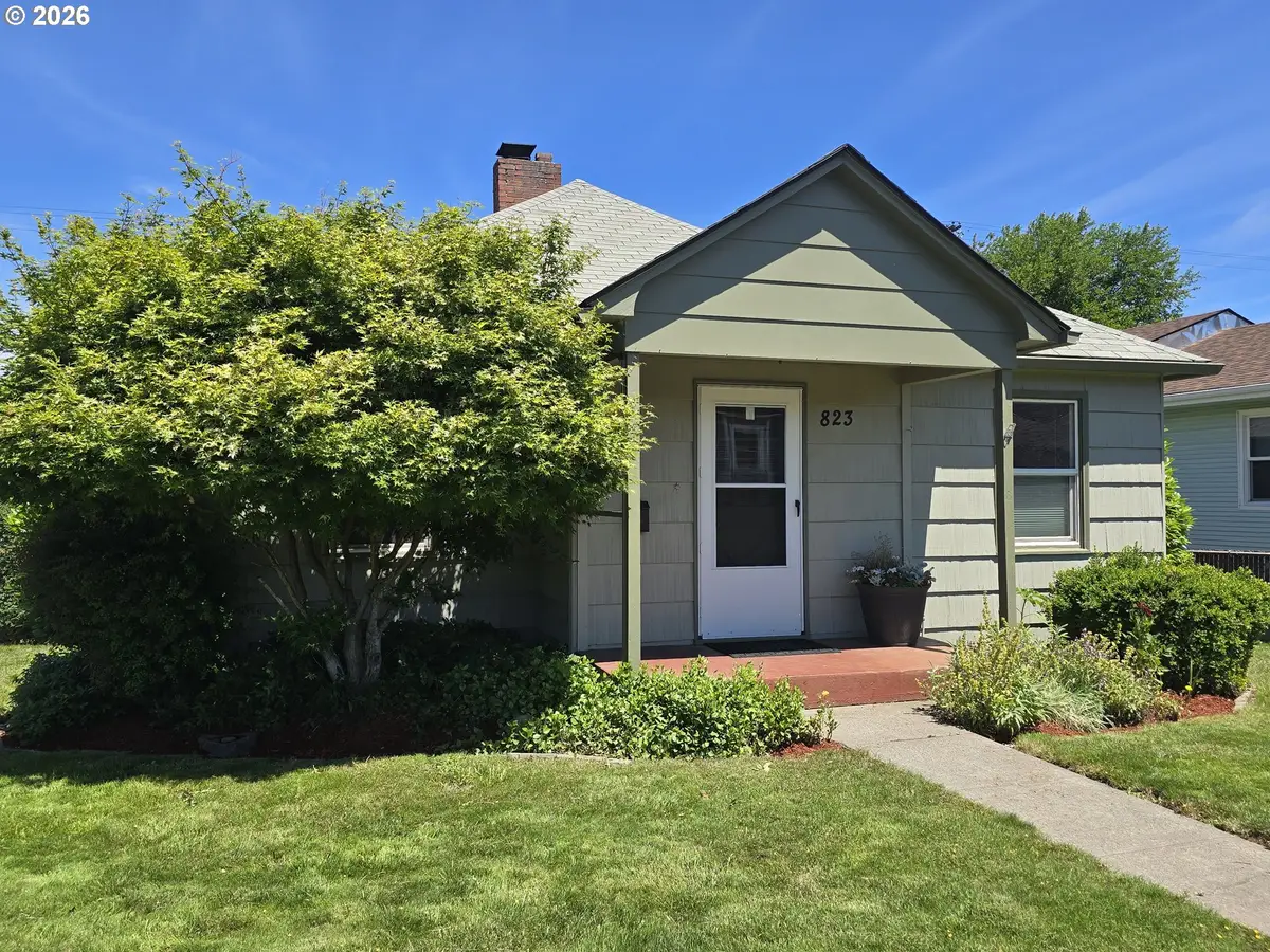 823 W 10th St, The Dalles, OR 97058 - #1