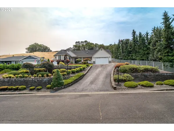 204 Rainbow Ridge Ave, Roseburg, OR 97471