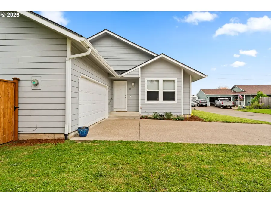 1107 Echo Hollow Rd, Eugene, OR 97402 - #3