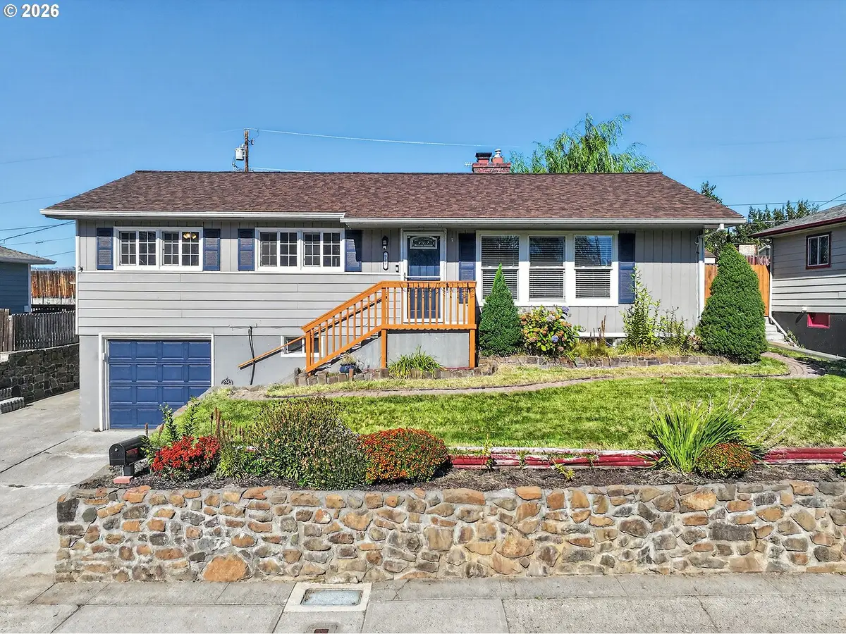 727 E 20th St, The Dalles, OR 97058 - #1
