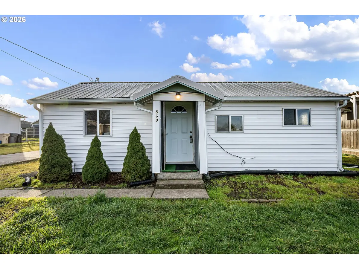 860 Burton St, Harrisburg, OR 97446 - Image #1