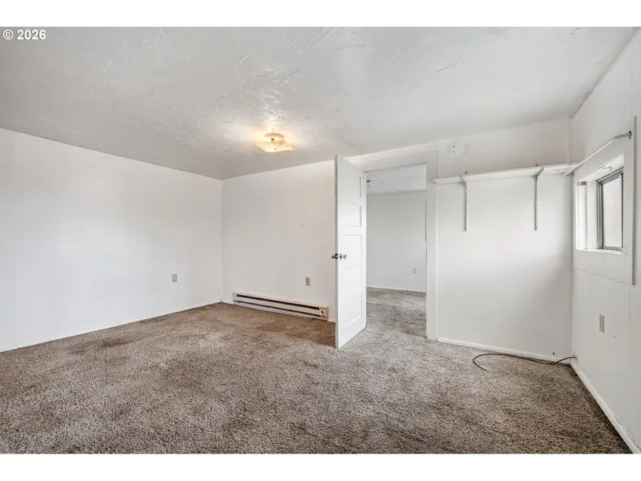 860 Burton St, Harrisburg, OR 97446 - Image #3