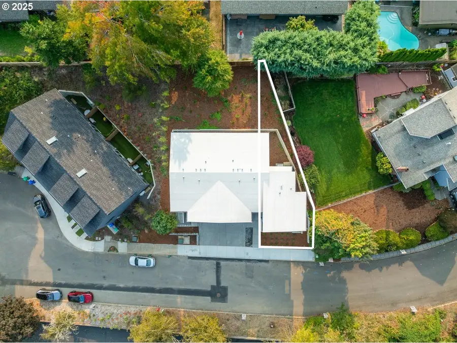 9824 SW 34th Pl, Portland, OR 97219 - Image #2