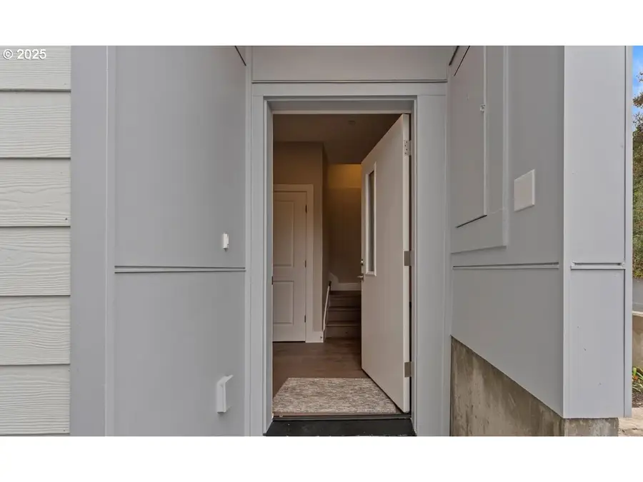 9824 SW 34th Pl, Portland, OR 97219 - Image #3